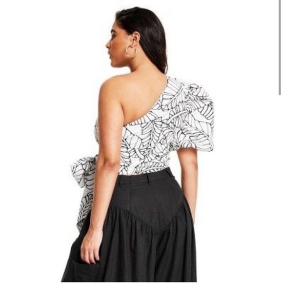 TargetXFeNoel. One Shoulder. Black and White. Print. Top. - Picture 2 of 6